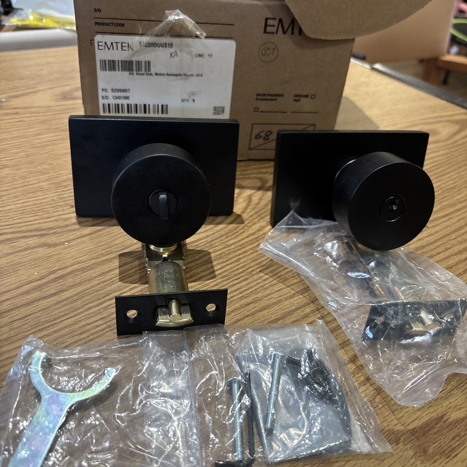Emtek 5123US19 Round Single Cylinder Door Knob Set Flat Black Read! No Key.