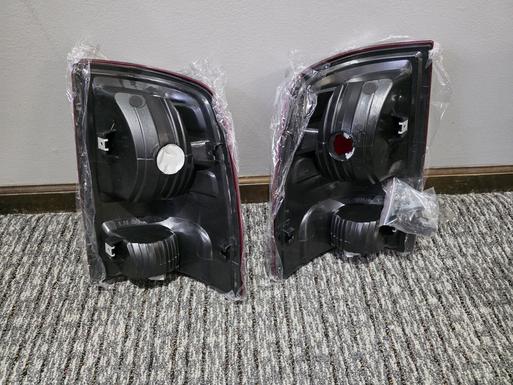Tail Light Left and Right Set For 2019-2024 Ram 2500 3500 Halogen With Bulbs