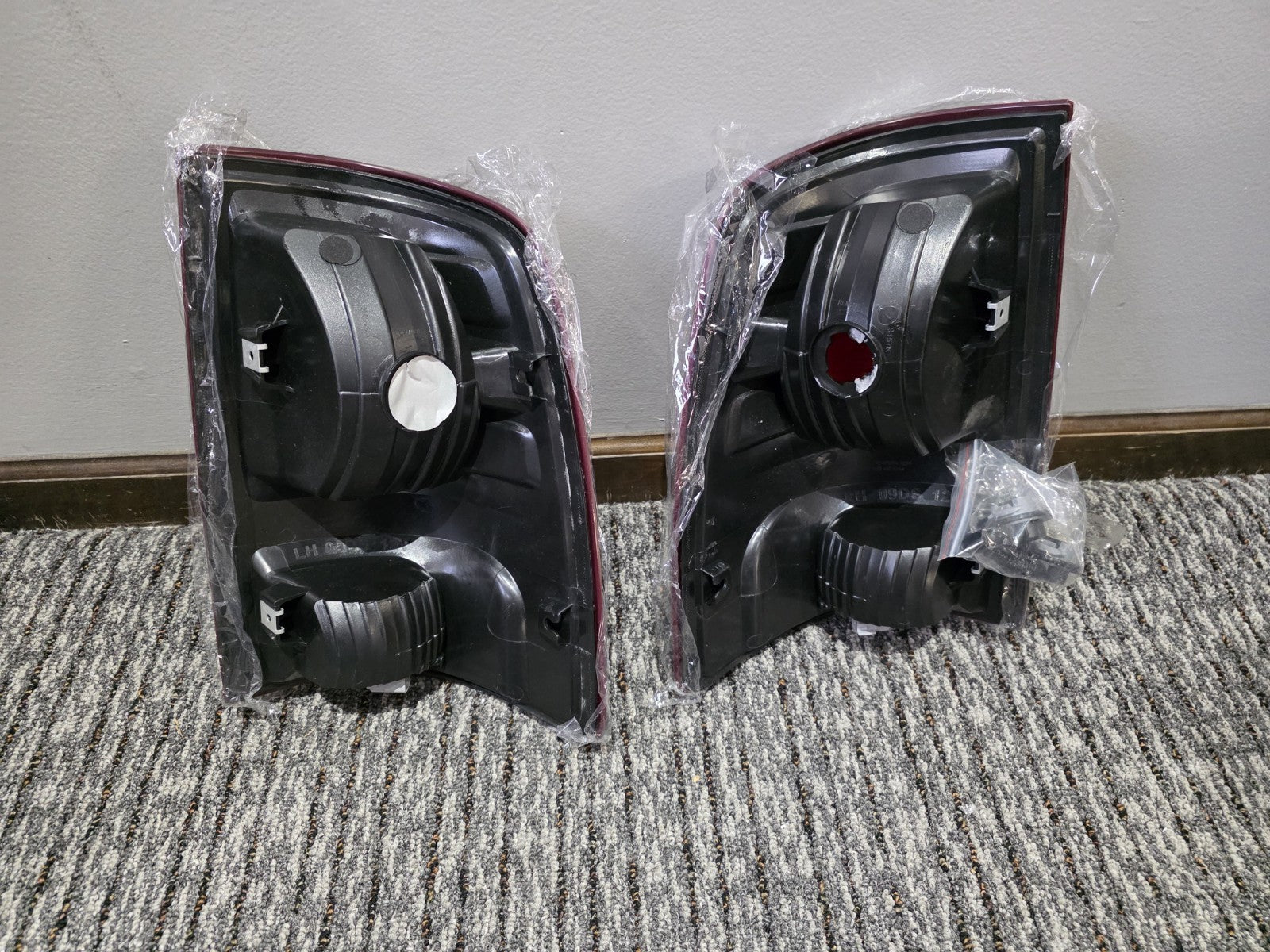 Tail Light Left and Right Set For 2019-2024 Ram 2500 3500 Halogen With Bulbs