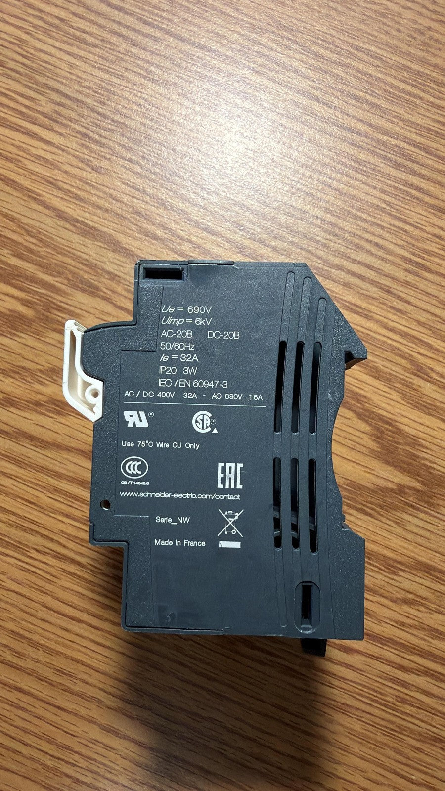 *Brand New* Schneider Electric DF103N RN-2020-W09