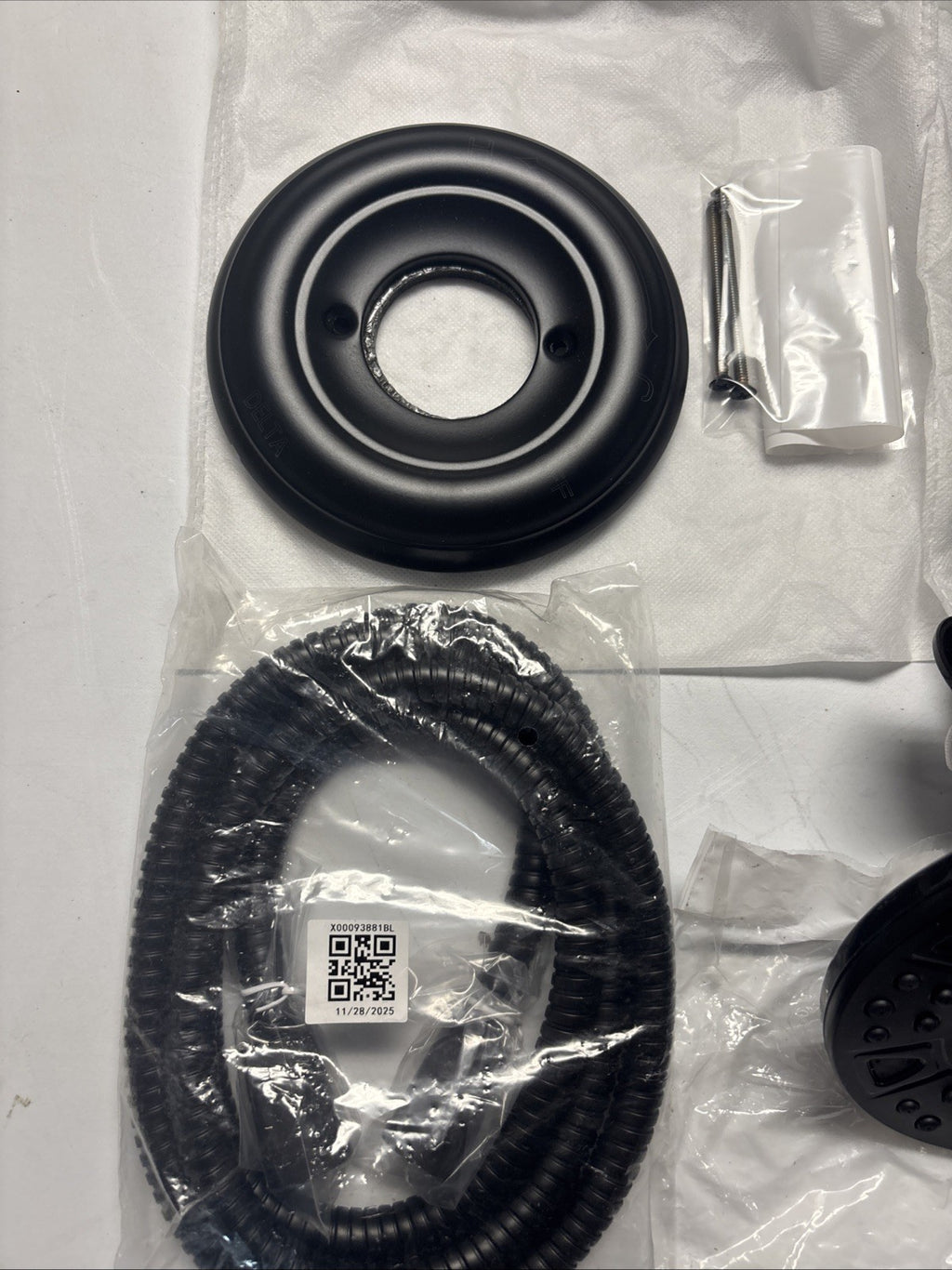 Delta Chamberlain 142747-BL-I Shower Head - Black -Read
