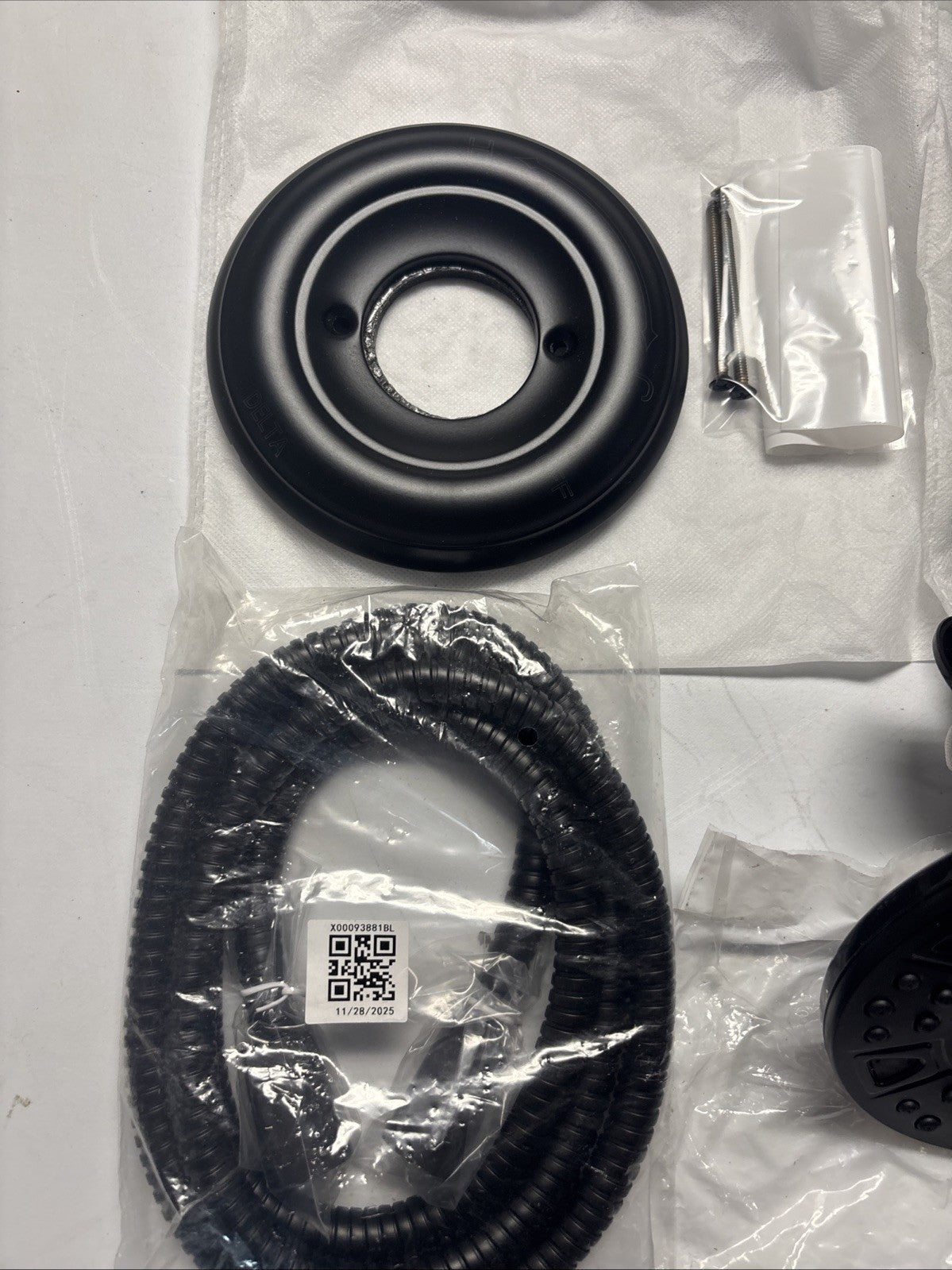 Delta Chamberlain 142747-BL-I Shower Head - Black -Read