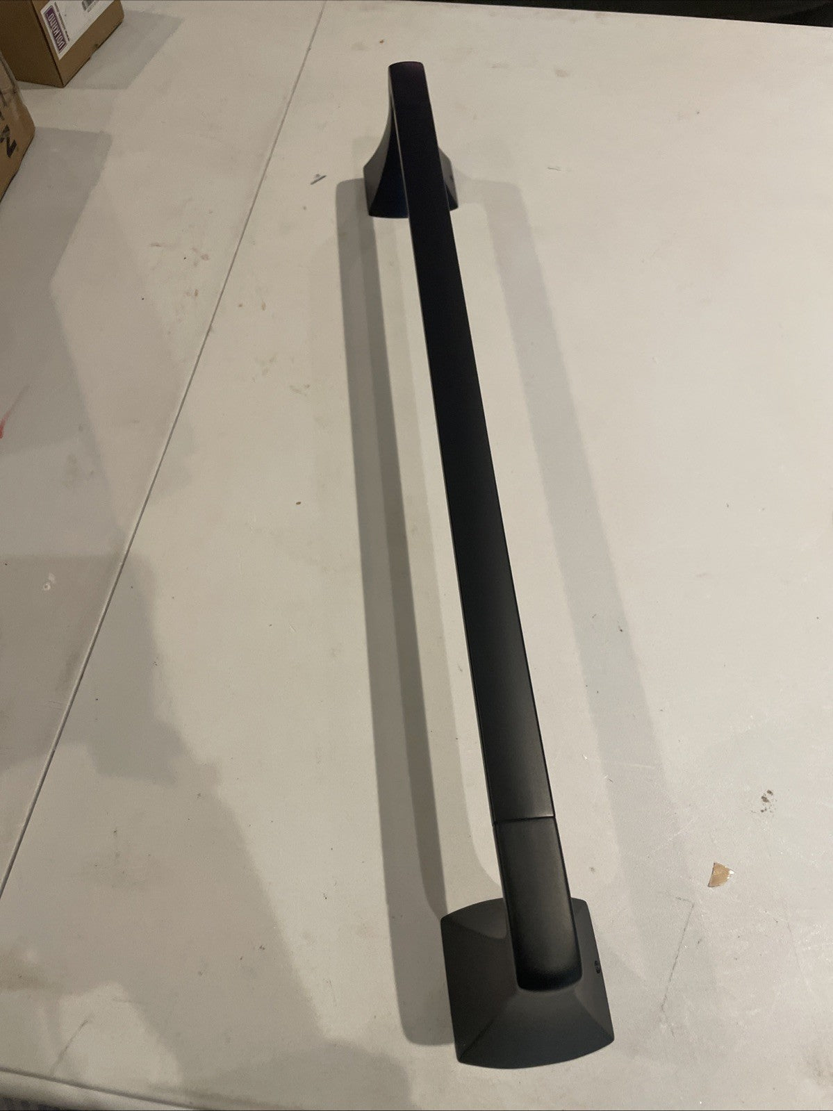 Pfister BTB-SSQ1B 18” - Towel Bar - Matte Black