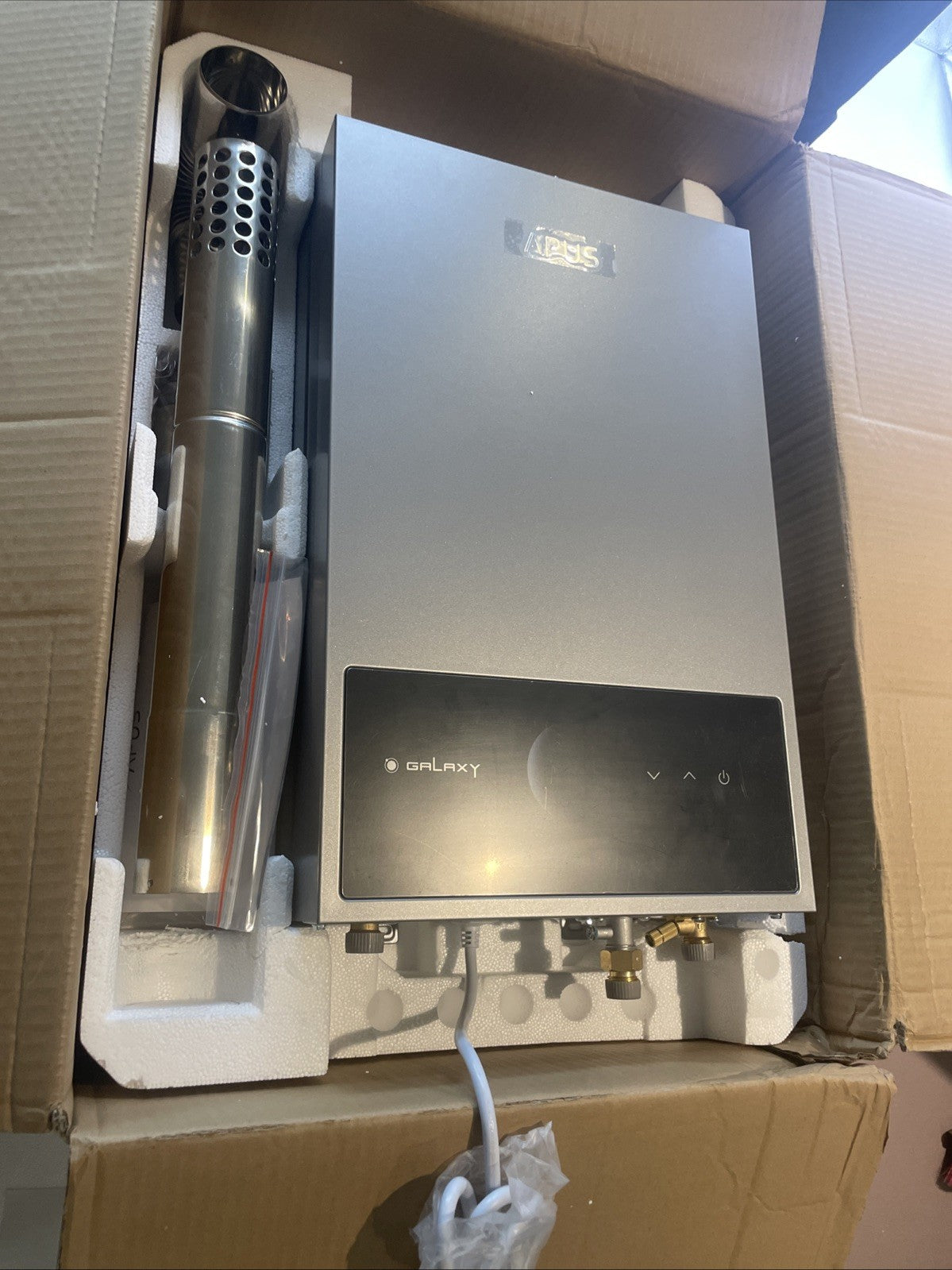 apus Natural Gas, Up to 4.2 GPM, Indoor Tankless Water Heater - 90,000 btu