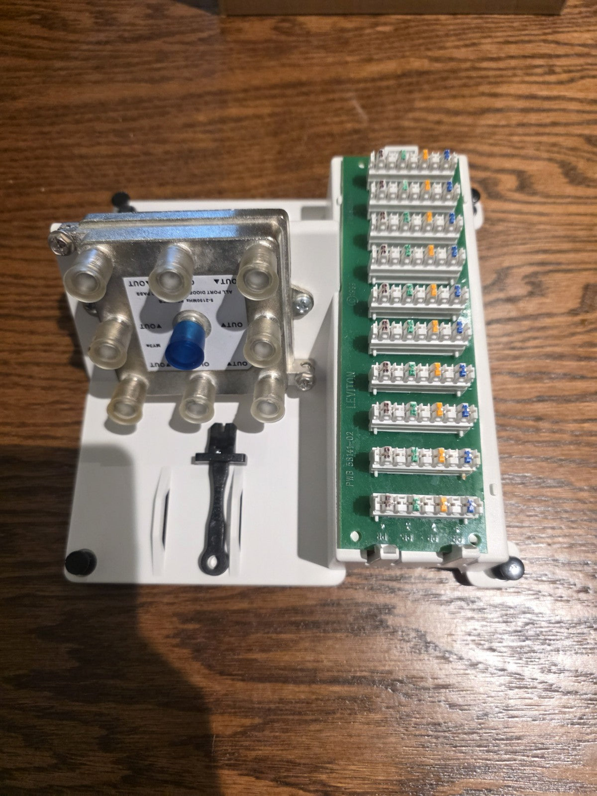 Leviton Compact Series 9 Telephone And 8 way Video Splitter Coaxial